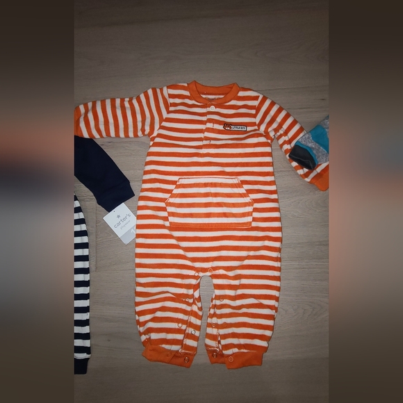 12 M Carter's onsies  bundle of 3 - Picture 3 of 4